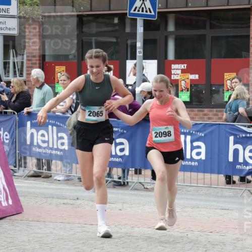 10.05.2026 - 8. Wedeler Halbmarathon Yannick Fuchs http://msf.ph/oto/9716117 10.05.2026 11:34:50 Ziel 930, 2060, 2065, 2098 meine-sportfotos.de