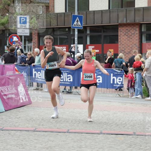 10.05.2026 - 8. Wedeler Halbmarathon Yannick Fuchs http://msf.ph/oto/9716120 10.05.2026 11:34:50 Ziel 930, 2060, 2065, 2098 meine-sportfotos.de