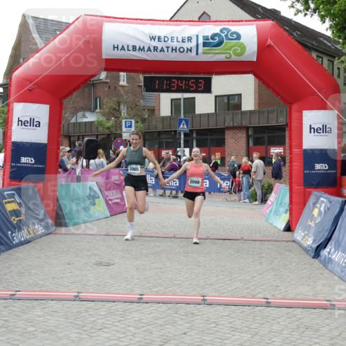 10.05.2026 - 8. Wedeler Halbmarathon Yannick Fuchs http://msf.ph/oto/9716124 10.05.2026 11:34:51 Ziel 930, 2060, 2065, 2098 meine-sportfotos.de