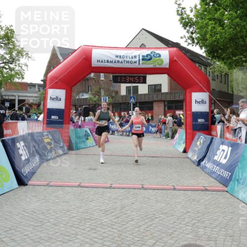 10.05.2026 - 8. Wedeler Halbmarathon Yannick Fuchs http://msf.ph/oto/9716126 10.05.2026 11:34:51 Ziel 930, 2060, 2065, 2098 meine-sportfotos.de