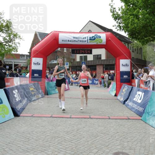 10.05.2026 - 8. Wedeler Halbmarathon Yannick Fuchs http://msf.ph/oto/9716130 10.05.2026 11:34:52 Ziel 930, 2065, 2098 meine-sportfotos.de