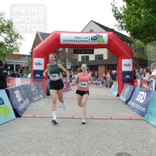 10.05.2026 - 8. Wedeler Halbmarathon Yannick Fuchs http://msf.ph/oto/9716133 10.05.2026 11:34:52 Ziel 930, 2065, 2098 meine-sportfotos.de