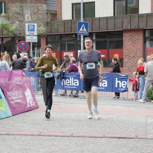 10.05.2026 - 8. Wedeler Halbmarathon Yannick Fuchs http://msf.ph/oto/9716144 10.05.2026 11:34:56 Ziel 440, 701, 709, 2065, 2098 meine-sportfotos.de