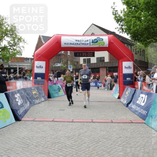 10.05.2026 - 8. Wedeler Halbmarathon Yannick Fuchs http://msf.ph/oto/9716152 10.05.2026 11:34:58 Ziel 440, 673, 701, 709, 814 meine-sportfotos.de