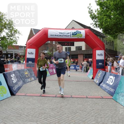 10.05.2026 - 8. Wedeler Halbmarathon Yannick Fuchs http://msf.ph/oto/9716159 10.05.2026 11:34:59 Ziel 440, 673, 701, 709, 814, 846, 847 meine-sportfotos.de