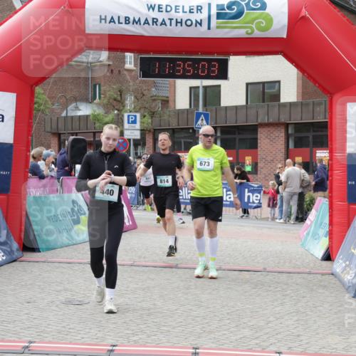 10.05.2026 - 8. Wedeler Halbmarathon Yannick Fuchs http://msf.ph/oto/9716163 10.05.2026 11:35:01 Ziel 414, 440, 673, 701, 709, 814, 846, 847 meine-sportfotos.de