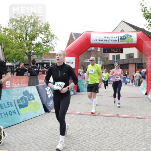 10.05.2026 - 8. Wedeler Halbmarathon Yannick Fuchs http://msf.ph/oto/9716179 10.05.2026 11:35:04 Ziel 414, 440, 673, 814, 846, 847 meine-sportfotos.de