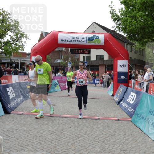 10.05.2026 - 8. Wedeler Halbmarathon Yannick Fuchs http://msf.ph/oto/9716182 10.05.2026 11:35:05 Ziel 414, 440, 673, 814, 846, 847 meine-sportfotos.de