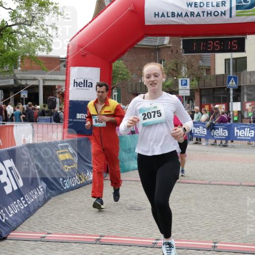 10.05.2026 - 8. Wedeler Halbmarathon Yannick Fuchs http://msf.ph/oto/9716204 10.05.2026 11:35:13 Ziel 44, 949, 2075 meine-sportfotos.de