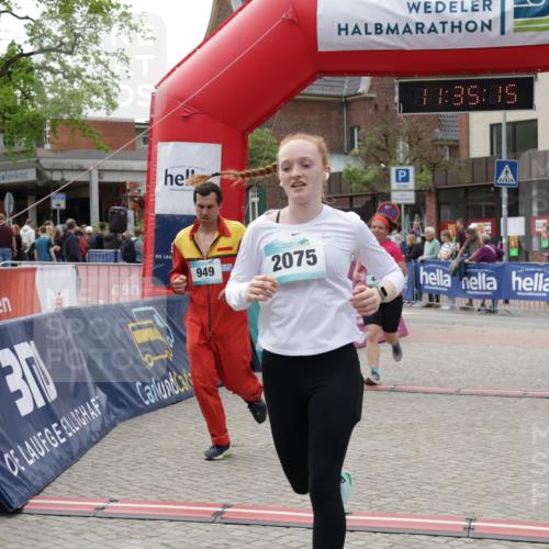 10.05.2026 - 8. Wedeler Halbmarathon Yannick Fuchs http://msf.ph/oto/9716205 10.05.2026 11:35:13 Ziel 44, 949, 2075 meine-sportfotos.de