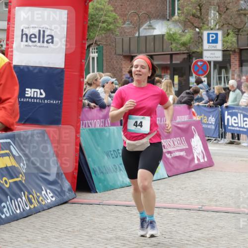 10.05.2026 - 8. Wedeler Halbmarathon Yannick Fuchs http://msf.ph/oto/9716209 10.05.2026 11:35:14 Ziel 44, 949, 2075 meine-sportfotos.de