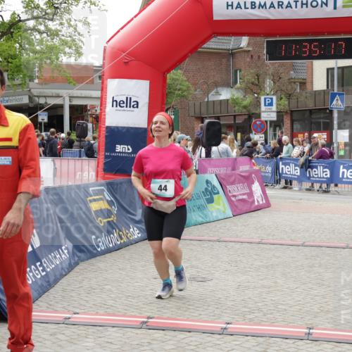 10.05.2026 - 8. Wedeler Halbmarathon Yannick Fuchs http://msf.ph/oto/9716213 10.05.2026 11:35:15 Ziel 44, 334, 949, 2075 meine-sportfotos.de