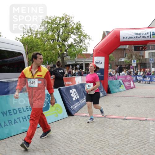 10.05.2026 - 8. Wedeler Halbmarathon Yannick Fuchs http://msf.ph/oto/9716217 10.05.2026 11:35:16 Ziel 44, 334, 949, 2075 meine-sportfotos.de