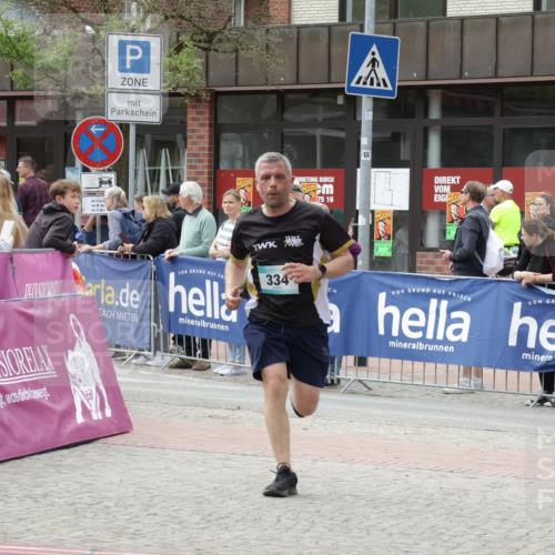 10.05.2026 - 8. Wedeler Halbmarathon Yannick Fuchs http://msf.ph/oto/9716222 10.05.2026 11:35:18 Ziel 44, 334, 949, 2075 meine-sportfotos.de
