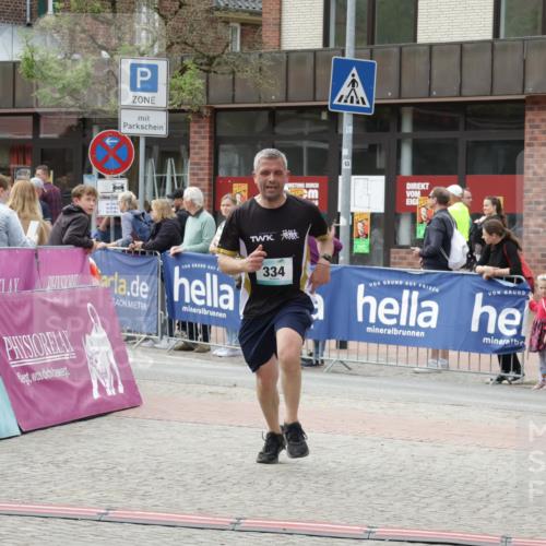 10.05.2026 - 8. Wedeler Halbmarathon Yannick Fuchs http://msf.ph/oto/9716223 10.05.2026 11:35:18 Ziel 44, 334, 949, 2075 meine-sportfotos.de