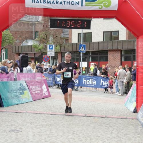 10.05.2026 - 8. Wedeler Halbmarathon Yannick Fuchs http://msf.ph/oto/9716227 10.05.2026 11:35:19 Ziel 44, 334 meine-sportfotos.de