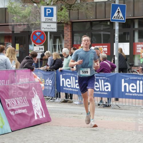 10.05.2026 - 8. Wedeler Halbmarathon Yannick Fuchs http://msf.ph/oto/9716236 10.05.2026 11:35:23 Ziel 334, 599 meine-sportfotos.de