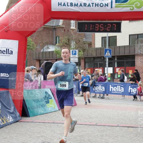 10.05.2026 - 8. Wedeler Halbmarathon Yannick Fuchs http://msf.ph/oto/9716242 10.05.2026 11:35:25 Ziel 334, 599, 971 meine-sportfotos.de