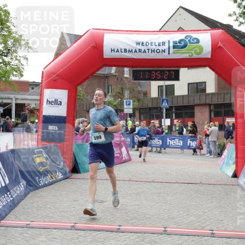 10.05.2026 - 8. Wedeler Halbmarathon Yannick Fuchs http://msf.ph/oto/9716244 10.05.2026 11:35:25 Ziel 334, 599, 971 meine-sportfotos.de
