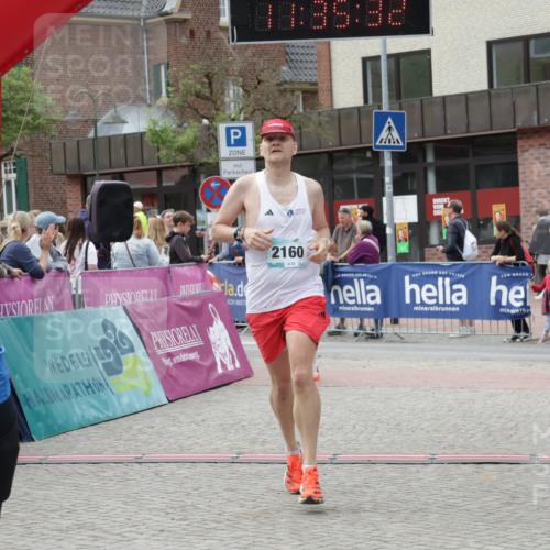 10.05.2026 - 8. Wedeler Halbmarathon Yannick Fuchs http://msf.ph/oto/9716259 10.05.2026 11:35:30 Ziel 599, 785, 971, 2160 meine-sportfotos.de