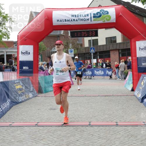 10.05.2026 - 8. Wedeler Halbmarathon Yannick Fuchs http://msf.ph/oto/9716265 10.05.2026 11:35:31 Ziel 705, 706, 785, 971, 2160 meine-sportfotos.de