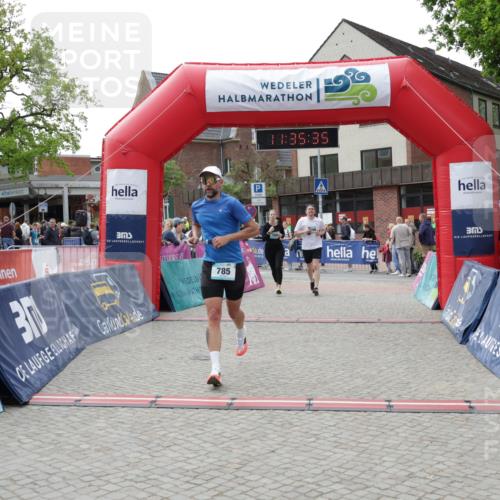 10.05.2026 - 8. Wedeler Halbmarathon Yannick Fuchs http://msf.ph/oto/9716275 10.05.2026 11:35:33 Ziel 705, 706, 785, 971, 2160 meine-sportfotos.de
