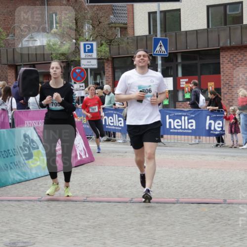10.05.2026 - 8. Wedeler Halbmarathon Yannick Fuchs http://msf.ph/oto/9716281 10.05.2026 11:35:35 Ziel 705, 706, 727, 785, 2160 meine-sportfotos.de