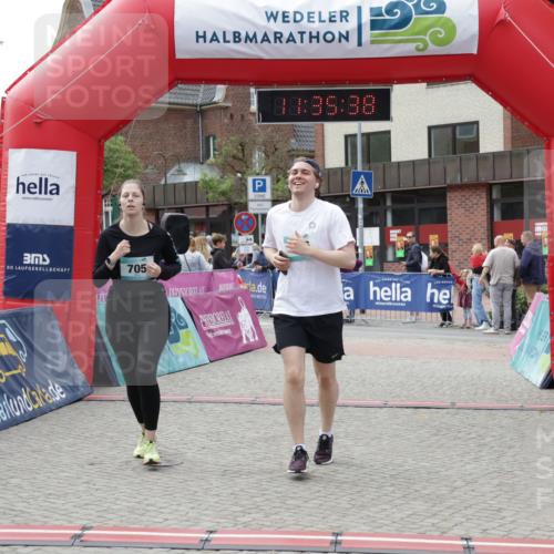10.05.2026 - 8. Wedeler Halbmarathon Yannick Fuchs http://msf.ph/oto/9716286 10.05.2026 11:35:36 Ziel 705, 706, 727, 785, 2160 meine-sportfotos.de