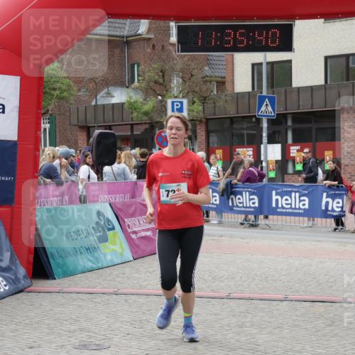 10.05.2026 - 8. Wedeler Halbmarathon Yannick Fuchs http://msf.ph/oto/9716295 10.05.2026 11:35:39 Ziel 705, 706, 727 meine-sportfotos.de