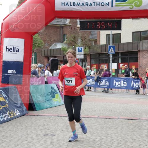 10.05.2026 - 8. Wedeler Halbmarathon Yannick Fuchs http://msf.ph/oto/9716297 10.05.2026 11:35:39 Ziel 705, 706, 727 meine-sportfotos.de