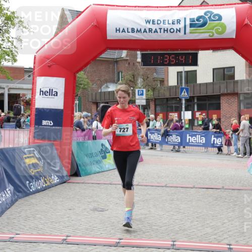 10.05.2026 - 8. Wedeler Halbmarathon Yannick Fuchs http://msf.ph/oto/9716298 10.05.2026 11:35:39 Ziel 705, 706, 727 meine-sportfotos.de