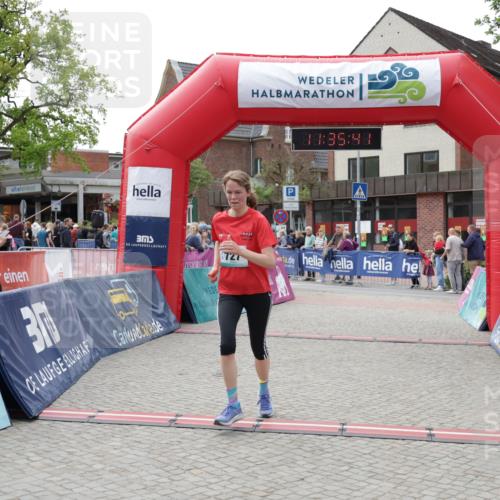 10.05.2026 - 8. Wedeler Halbmarathon Yannick Fuchs http://msf.ph/oto/9716300 10.05.2026 11:35:40 Ziel 705, 706, 727 meine-sportfotos.de