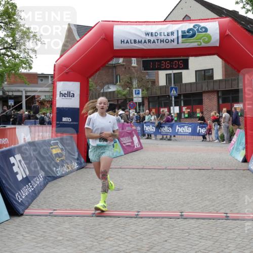 10.05.2026 - 8. Wedeler Halbmarathon Yannick Fuchs http://msf.ph/oto/9716332 10.05.2026 11:36:03 Ziel 393, 898 meine-sportfotos.de