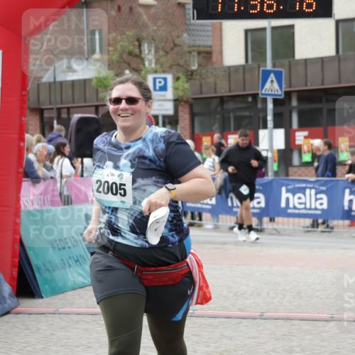 10.05.2026 - 8. Wedeler Halbmarathon Yannick Fuchs http://msf.ph/oto/9716348 10.05.2026 11:36:14 Ziel 730, 792, 2005, 2006, 2042 meine-sportfotos.de