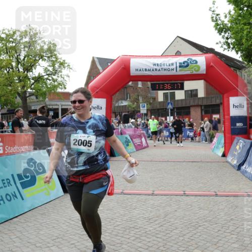 10.05.2026 - 8. Wedeler Halbmarathon Yannick Fuchs http://msf.ph/oto/9716353 10.05.2026 11:36:15 Ziel 730, 792, 2005, 2006, 2042 meine-sportfotos.de