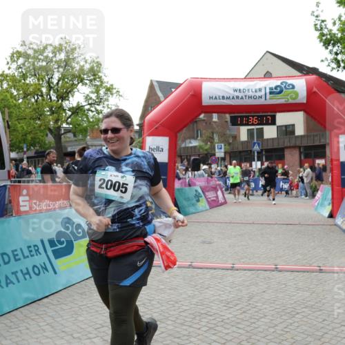 10.05.2026 - 8. Wedeler Halbmarathon Yannick Fuchs http://msf.ph/oto/9716354 10.05.2026 11:36:15 Ziel 730, 792, 2005, 2006, 2042 meine-sportfotos.de