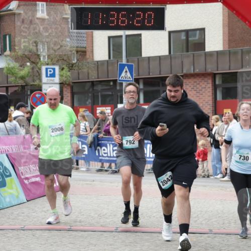 10.05.2026 - 8. Wedeler Halbmarathon Yannick Fuchs http://msf.ph/oto/9716364 10.05.2026 11:36:18 Ziel 730, 792, 2005, 2006, 2042 meine-sportfotos.de