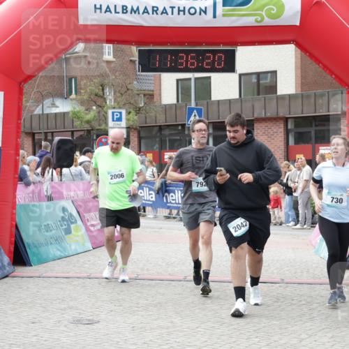 10.05.2026 - 8. Wedeler Halbmarathon Yannick Fuchs http://msf.ph/oto/9716367 10.05.2026 11:36:19 Ziel 730, 792, 2006, 2042 meine-sportfotos.de