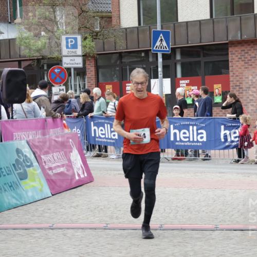 10.05.2026 - 8. Wedeler Halbmarathon Yannick Fuchs http://msf.ph/oto/9716385 10.05.2026 11:36:25 Ziel 154 meine-sportfotos.de
