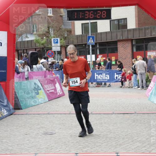 10.05.2026 - 8. Wedeler Halbmarathon Yannick Fuchs http://msf.ph/oto/9716390 10.05.2026 11:36:26 Ziel 154 meine-sportfotos.de