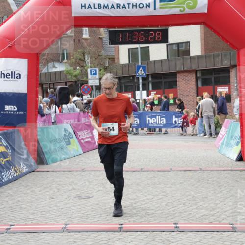 10.05.2026 - 8. Wedeler Halbmarathon Yannick Fuchs http://msf.ph/oto/9716392 10.05.2026 11:36:27 Ziel 154, 776 meine-sportfotos.de