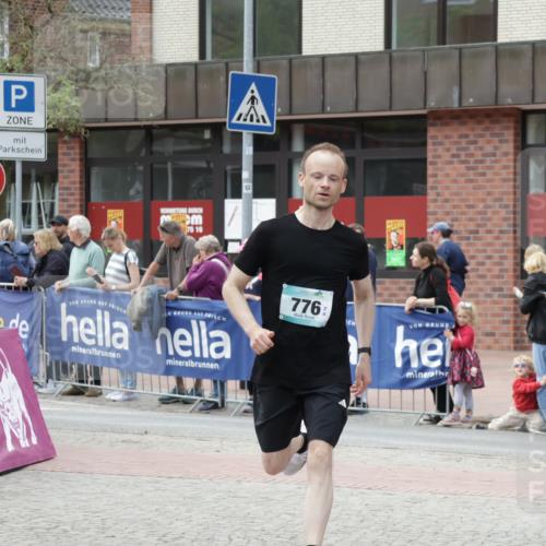 10.05.2026 - 8. Wedeler Halbmarathon Yannick Fuchs http://msf.ph/oto/9716400 10.05.2026 11:36:31 Ziel 154, 776 meine-sportfotos.de