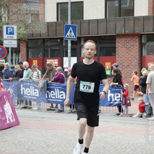 10.05.2026 - 8. Wedeler Halbmarathon Yannick Fuchs http://msf.ph/oto/9716401 10.05.2026 11:36:31 Ziel 154, 776 meine-sportfotos.de