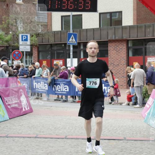 10.05.2026 - 8. Wedeler Halbmarathon Yannick Fuchs http://msf.ph/oto/9716403 10.05.2026 11:36:32 Ziel 776 meine-sportfotos.de