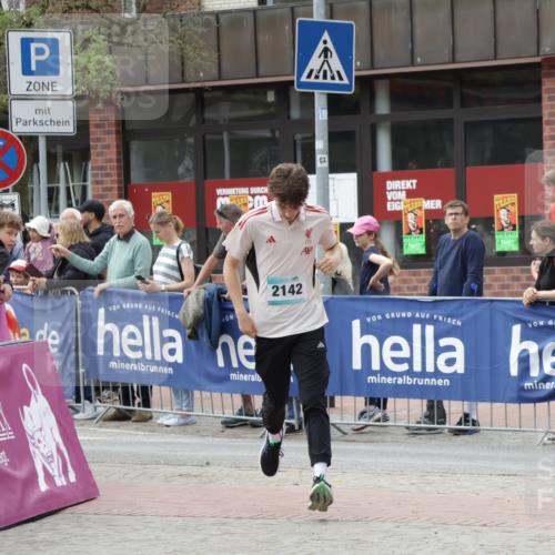 10.05.2026 - 8. Wedeler Halbmarathon Yannick Fuchs http://msf.ph/oto/9716414 10.05.2026 11:36:41 Ziel 2142 meine-sportfotos.de