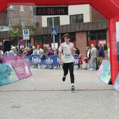 10.05.2026 - 8. Wedeler Halbmarathon Yannick Fuchs http://msf.ph/oto/9716423 10.05.2026 11:36:42 Ziel 2142 meine-sportfotos.de