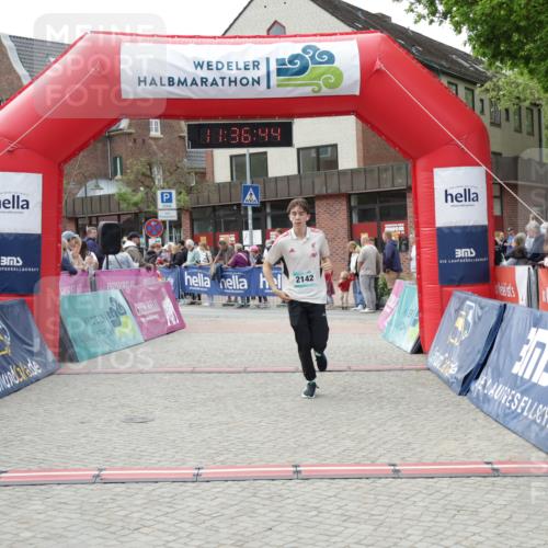 10.05.2026 - 8. Wedeler Halbmarathon Yannick Fuchs http://msf.ph/oto/9716426 10.05.2026 11:36:42 Ziel 2142 meine-sportfotos.de