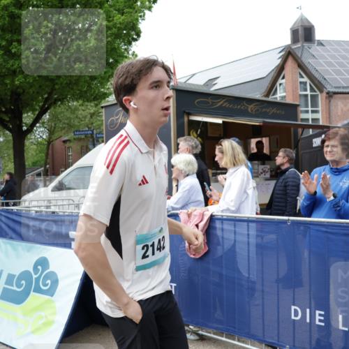 10.05.2026 - 8. Wedeler Halbmarathon Yannick Fuchs http://msf.ph/oto/9716434 10.05.2026 11:36:45 Ziel 2142 meine-sportfotos.de