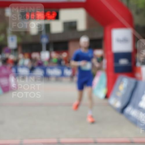 10.05.2026 - 8. Wedeler Halbmarathon Yannick Fuchs http://msf.ph/oto/9716440 10.05.2026 11:36:51 Ziel 11, 950 meine-sportfotos.de