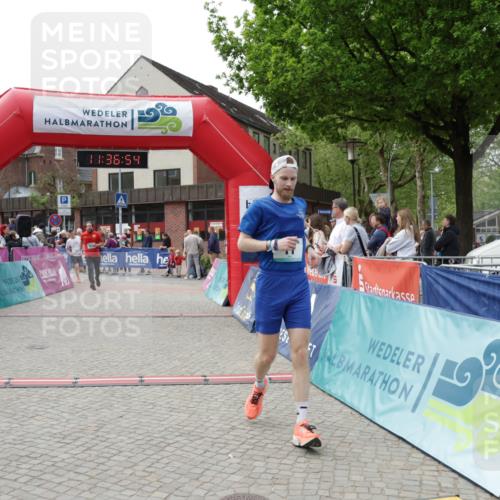 10.05.2026 - 8. Wedeler Halbmarathon Yannick Fuchs http://msf.ph/oto/9716447 10.05.2026 11:36:52 Ziel 11, 950 meine-sportfotos.de